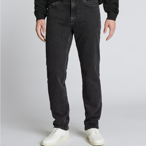 Everlane • Classic Straight Jeans - Picture 4 of 9